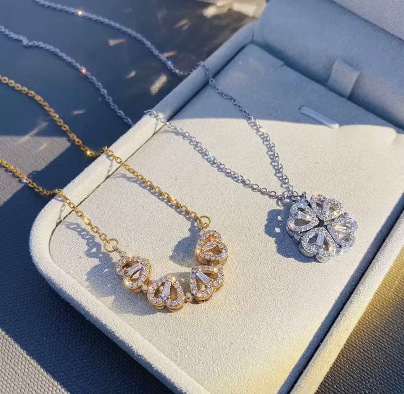 Magnetic Openable Clover Necklace￼